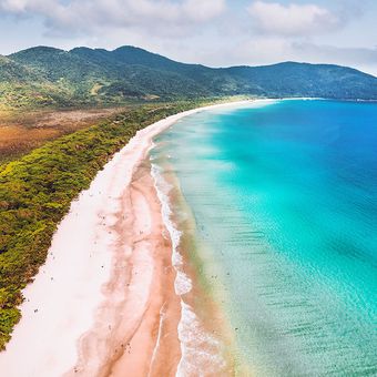 Passeio de escuna em Lopes Mendes