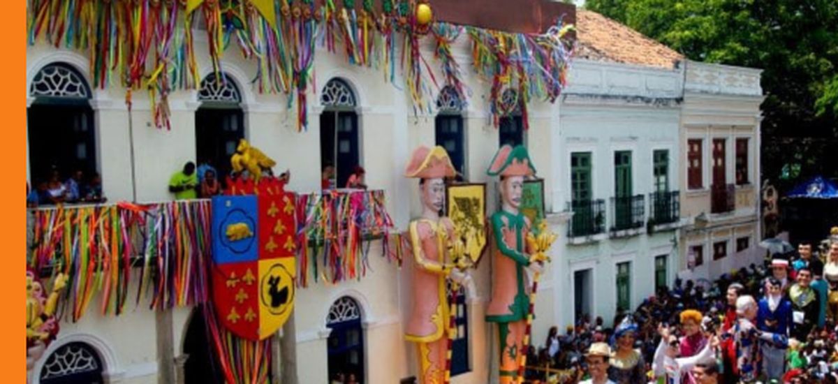 "Junte-se a nós para um passeio gastronômico que também celebra as festas populares dos bairros, com sabores deliciosos e tradições culturais vibrantes!"