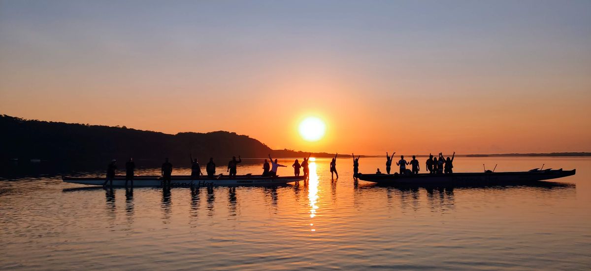 Remada em Canoa Havaiana