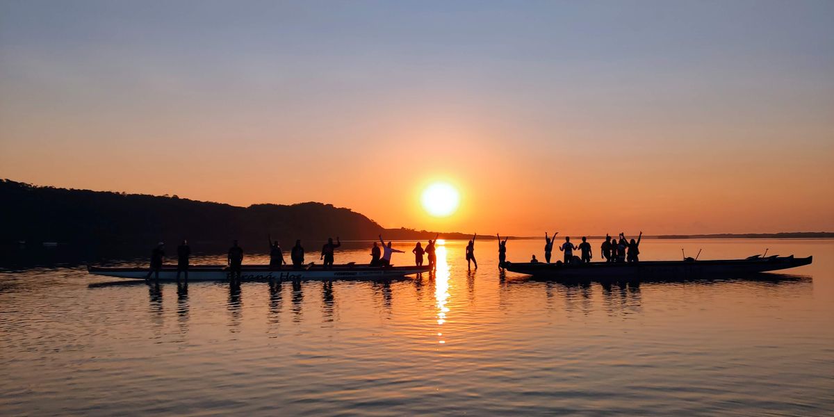 Remada em Canoa Havaiana